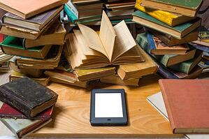 ebook-reader-and-paper-books-537x358